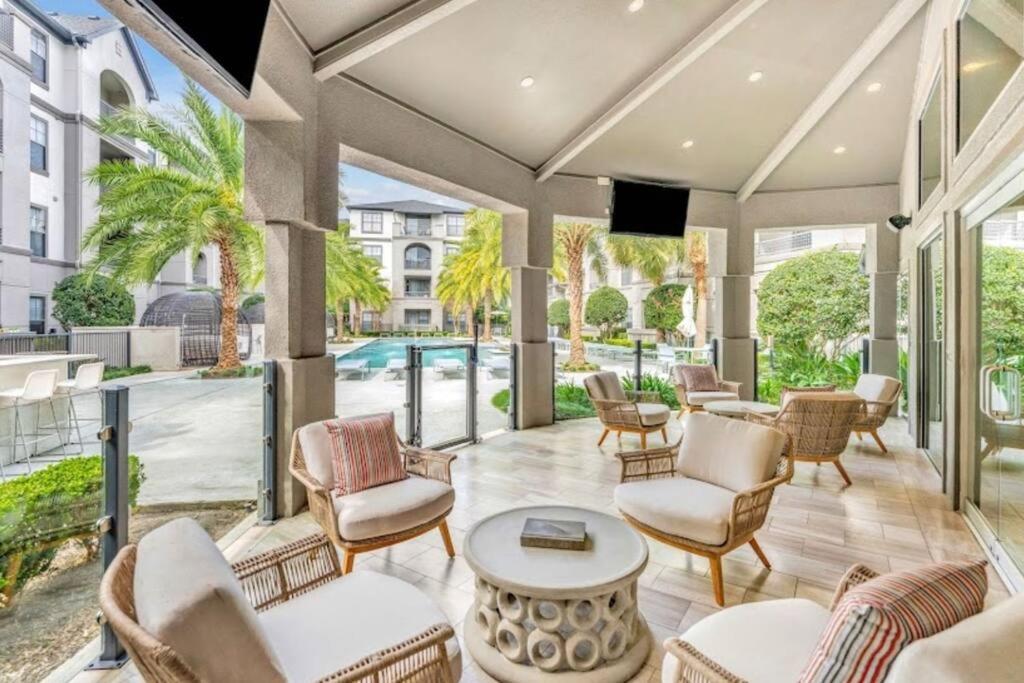 Your Warm Spacious Unit With Pool - Medical Center Houston Extérieur photo